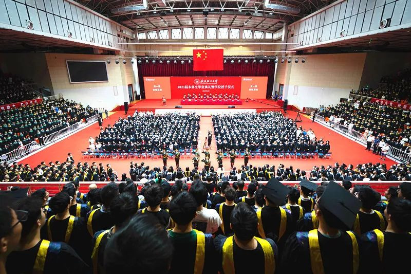 武汉轻工大学2023届本科生毕业典礼暨学位授予仪式现场。武汉轻工大学供图 武汉轻工大学2023届本科生毕业典礼暨学位授予仪式现场。武汉轻工大学供图