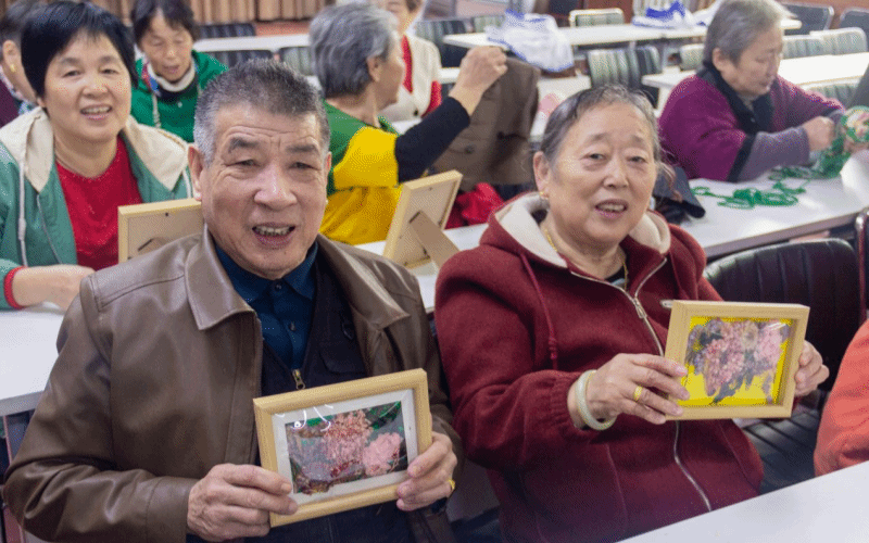 轻工大学子陪伴老人庆重阳。