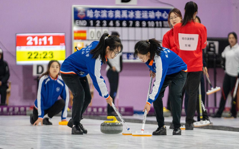 武汉轻工大学女子参赛队在进行赛前训练 武汉轻工大学女子参赛队在进行赛前训练