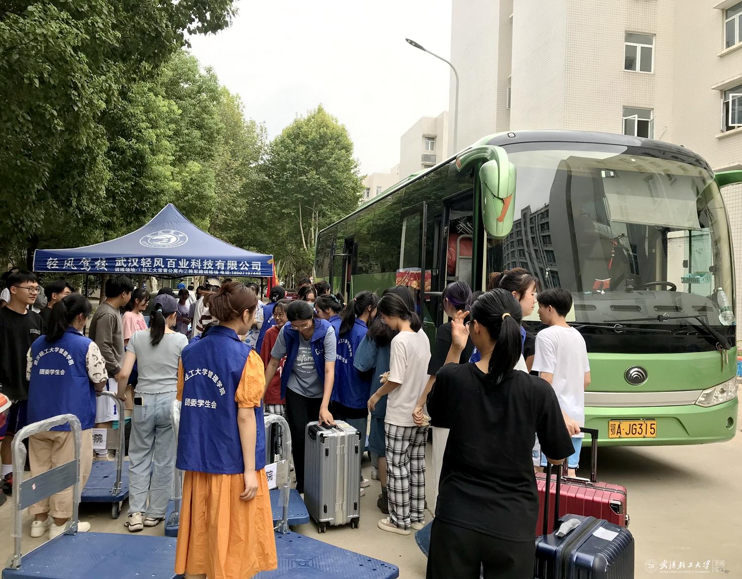 齐心协力 暖心暖行 一起重温宿舍搬迁那些感人瞬间（二）
