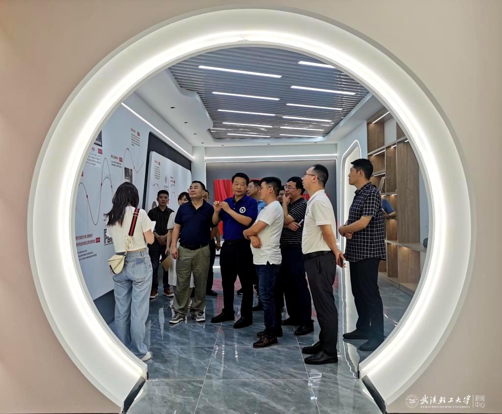 校领导一行参观考察恩施州涉硒企业