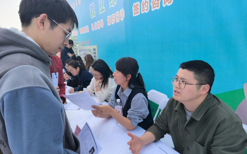 企业导师为求职者提供生涯规划指导 企业导师为求职者提供生涯规划指导
