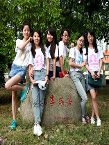 学霸寝室:六朵金花研考中绽放